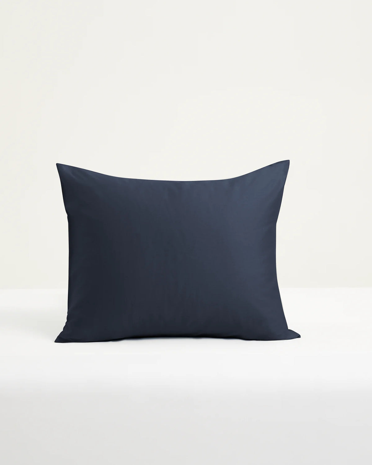 Örngott Blank Navyblå 50x60 cm i bomullssatin